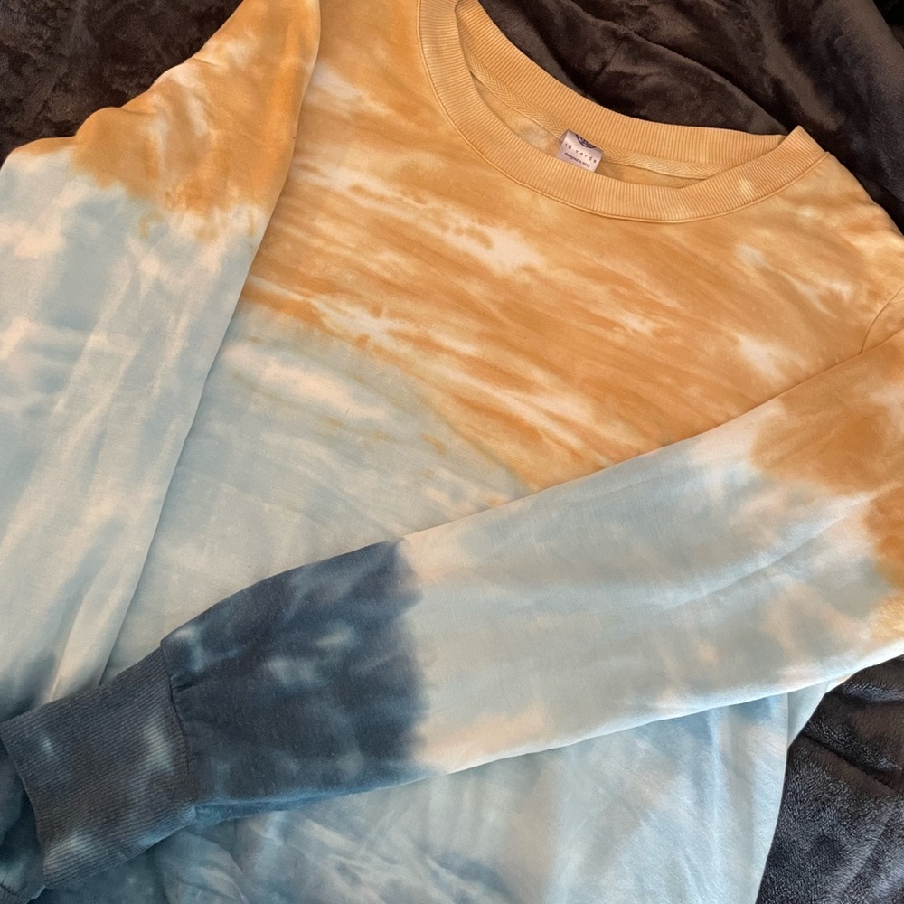 Never been worn bought while pregnant and never decided to wear!